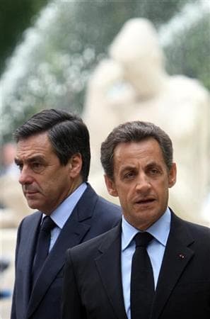 Le duo de l'exécutif, François Fillon et Nicolas Sarkozy, bat des records d'impopularité depuis mai 2007, en pleine contestation contre la réforme des retraites, selon le baromètre BVA-Orange-L'Express-France Inter. Le président de la République recueille