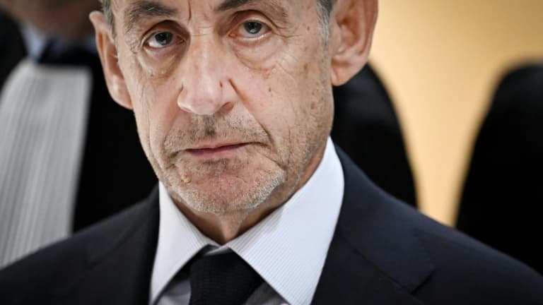 "Vous êtes seul, tout le temps": à quoi vont ressembler les conditions d'incarcération à l'isolement de Nicolas Sarkozy dans la prison de la Santé