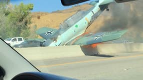 Scène improbable pour des automobilistes qui circulaient sur une autoroute près de Los Angeles: ils ont assisté au crash d'une réplique d'un avion allemand de la Seconde Guerre mondiale.