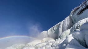 Les très belles images des chutes du Niagara en partie gelées