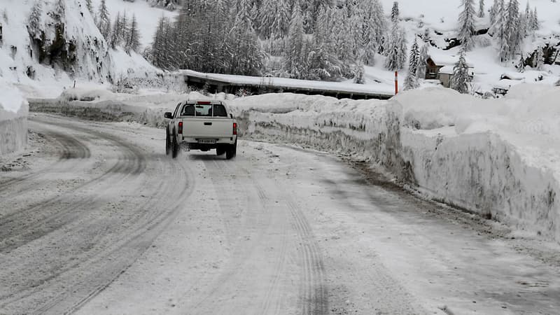 Une route verglacée à Val d'Isère.