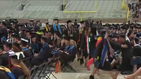 Aux États-Unis, des diplômés quittent leur cérémonie quand ils voient Mike Pence