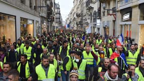 "Pour la première fois, les centres commerciaux de centres-villes ont enregistré la baisse de fréquentation la plus élevée, avec plus de 20%", ce que le CNCC lie aux "violences observées au coeur de villes telles que Bordeaux, Toulouse ou Saint-Etienne.