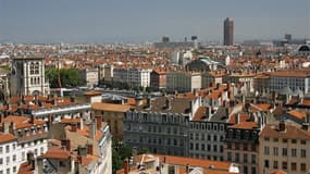 Les prix de l'immobilier résidentiel en France, qui affichent des hausses spectaculaires depuis 10 ans (+94% dans l'ancien entre 2002 et fin 2011 selon l'Insee), rendent la primo-accession toujours plus difficile, mais ni Nicolas Sarkozy ni François Holla