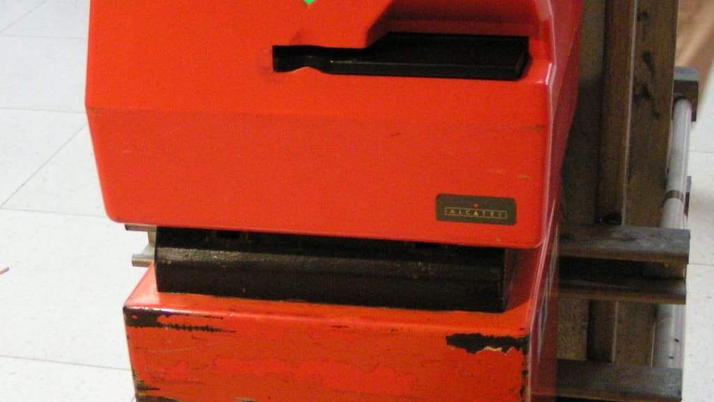 Composteur de billet SNCF (années 80) Composteur de billet SNCF (années 80)