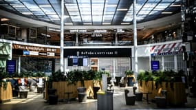 Des bars, restaurants et boutiques duty free au terminal 3 de l'aéroport d'Orly, le 24 juin 2020 quelques jours avant sa réouverture