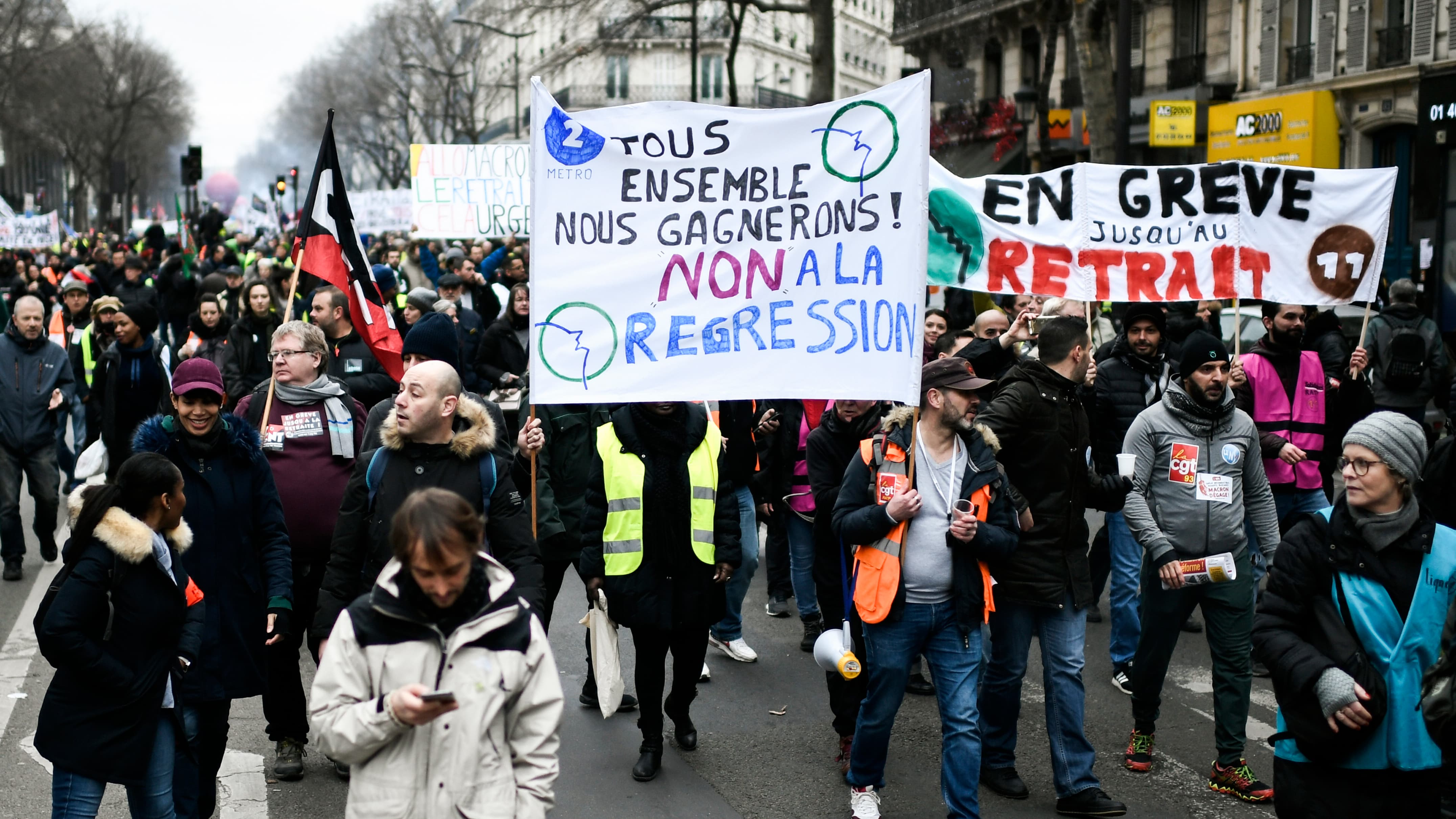 Plusieurs milliers de manifestants contre la réforme des retraites à Paris