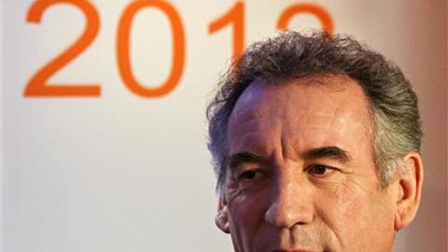 François Bayrou entend revenir à l'équilibre des finances publiques de la France dès 2015 en réduisant le déficit de 10 milliards d'euros dès cette année, puis de 30 milliards les trois suivantes par une augmentation de la fiscalité. /Photo prise le 3 jan