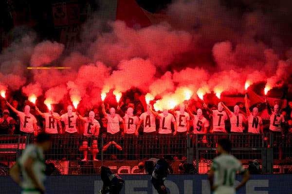 Apoio à Palestina por parte dos torcedores do Celtic Glasgow durante a partida em Dortmund (7-1, Liga dos Campeões), 1º de outubro de 2024