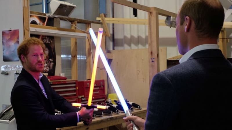 Harry et William dans les Studios de Pinewood sur le tournage de "Star Wars VIII" en avril 2016