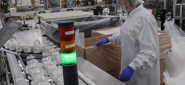 Le groupe de luxe utilise pour le conditionnement du gel des flacons en plastique habituellement utilisés pour du savon liquide. Le groupe de luxe utilise pour le conditionnement du gel des flacons en plastique habituellement utilisés pour du savon liquide.