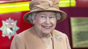 La reine, le 2 février 2015 en visite dans une caserne de pompiers à Norfolk.
