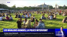 La police intervient pour faire respecter la distanciation sur l'esplanade bondée des Invalides à Paris