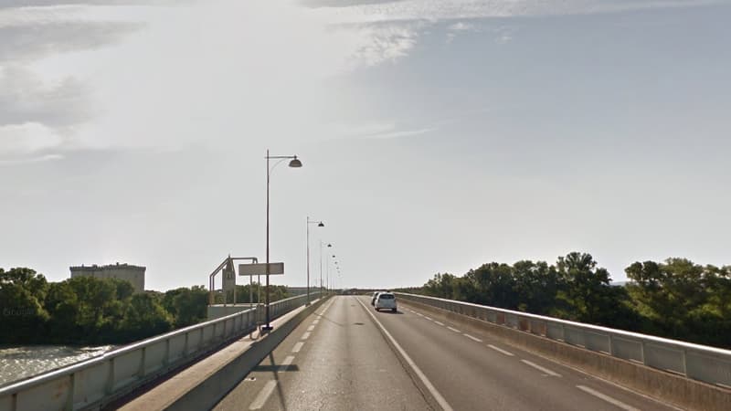 L'incident s'est déroulé sur le pont qui relie les communes de Beaucaire et Tarascon