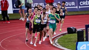 Etienne Daguinos (en tête du 1500m lors du meeting de Sotteville-les-Rouen en juillet 2024.