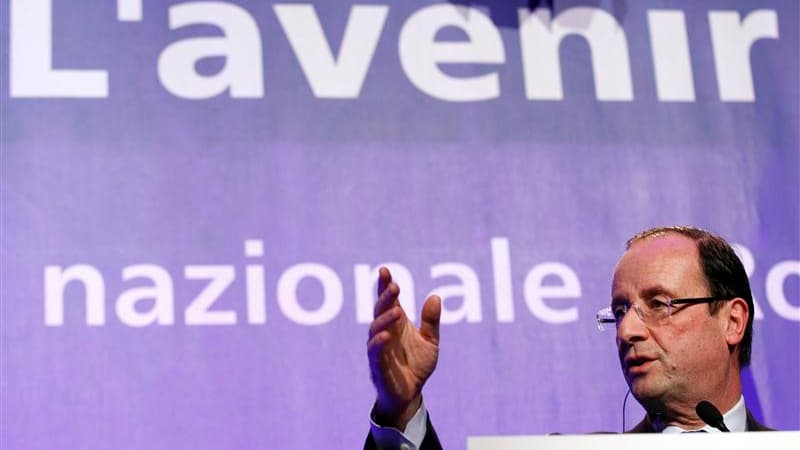 Le candidat socialiste à l'élection présidentielle de 2012, François Hollande, était vendredi à Rome, où il a rencontré des responsables du Parti démocrate italien et expliqué son intention de "rediscuter" l'accord de sauvetage de la zone euro. /Photo pri