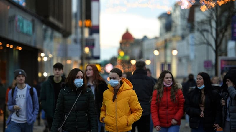 Des habitants de New Castle au Royaume-Uni le 19 décembre 2020.