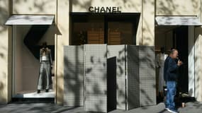 Le magasin Chanel cambriolé dans la nuit de mercredi à jeudi, à Paris le 2 octobre 2025