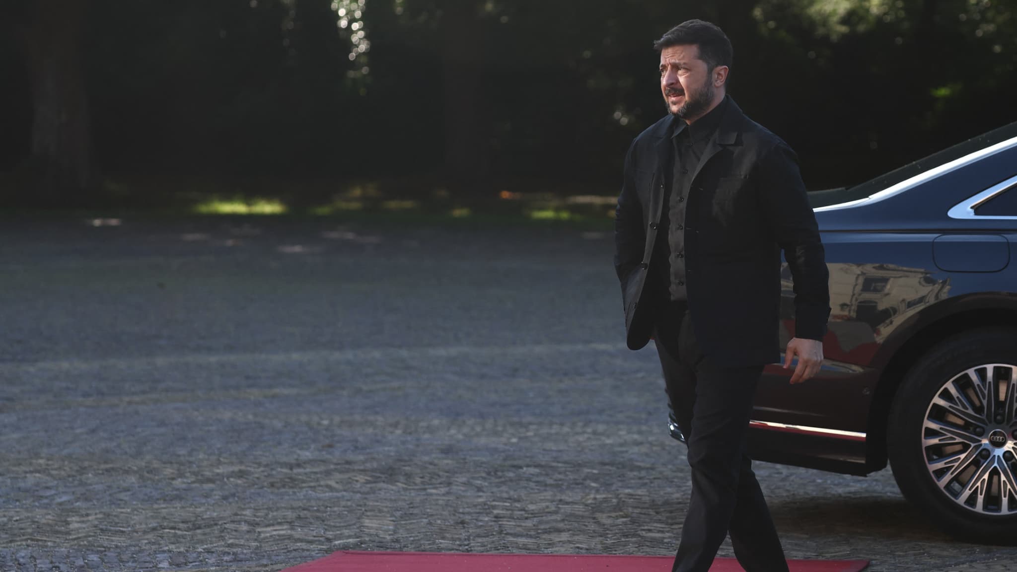 Le président ukrainien Volodymyr Zelensky arrive au dîner officiel du sommet de l'OTAN, au palais Huis ten Bosch à La Haye, aux Pays-Bas, le 24 juin 2025. Le président ukrainien Volodymyr Zelensky arrive au dîner officiel du sommet de l'OTAN, au palais Huis ten Bosch à La Haye, aux Pays-Bas, le 24 juin 2025.