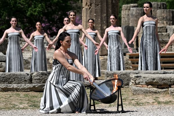 Une répétition de la cérémonie d'allumage de la flamme olympique, à Olympie (Grèce) le 15 avril 2024