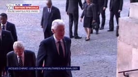 Hommage à Jacques Chirac: Bill Clinton arrive à Saint-Sulpice