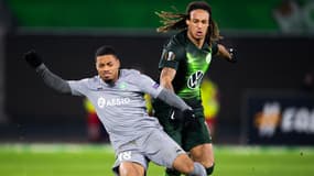 Arnaud Nordin face à John Yeboah lors de Wolfsburg-ASSE, le 12 décembre 2019