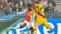 Peter Olayinka au duel avec Lionel Messi lors du match de Ligue des champions entre le Slavia Prague et le FC Barcelone, le 23 octobre 2019