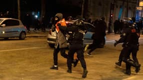 Un supporter marocain arrêté par les forces de l'ordre samedi soir 