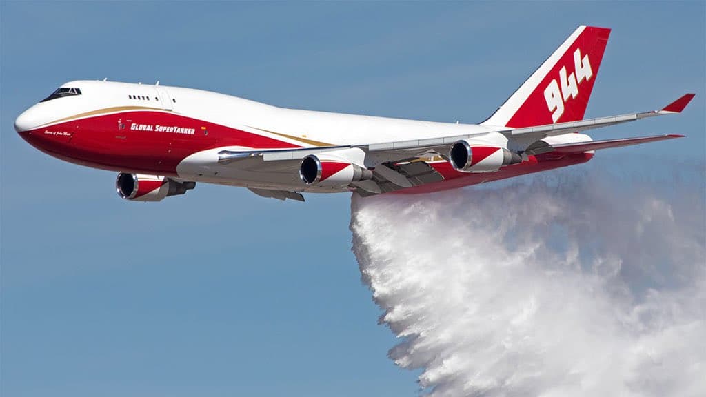 Boeing a transformé un 747 en Supertanker de la lutte contre les incendies géants Boeing a transformé un 747 en Supertanker de la lutte contre les incendies géants