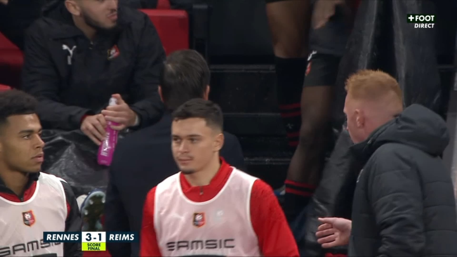 Will Still tend la main à Julien Stéphan qui ne le voit pas après Rennes-Reims (3-1, 13e journée de Ligue 1), le 26 novembre 2023