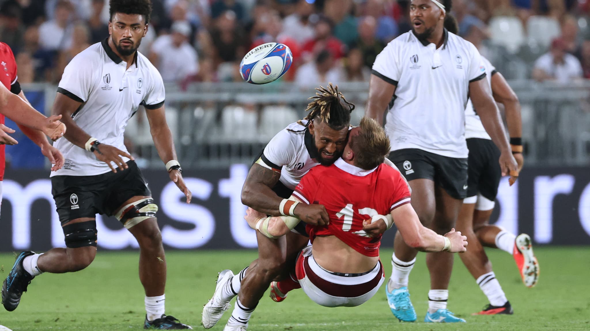 Un plaquage lors de Galles-Fidji en Coupe du monde de rugby Un plaquage lors de Galles-Fidji en Coupe du monde de rugby
