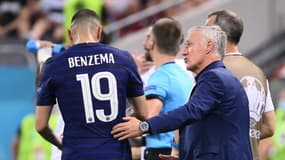 Didier Deschamps en conversation avec Karim Benzema