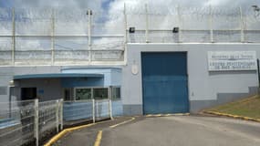 Le centre pénitentiaire de Baie-Mahault, en Guadeloupe, où l'un des mineurs a été incarcéré