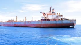 Le pétrolier FSO Safer dans la mer Rouge, au large du port de Ras Issa, tenu par les rebelles au Yémen, le 30 mai 2023.