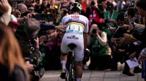 Tadej Pogacar le 11 octobre 2025 au départ du Tour de Lombardie