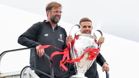 L'entraîneur de Liverpool, Jürgen Klopp, avec le trophée de la Ligue des champions en juin 2019