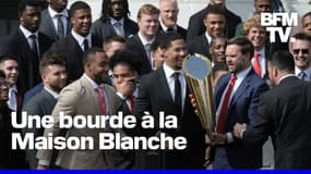  J.D. Vance fait tomber un trophée universitaire à Washington 