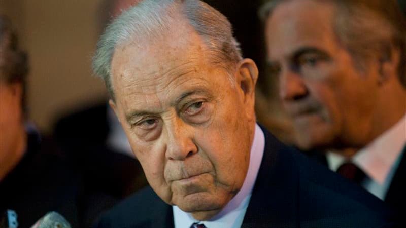 L'ancien ministre de l'Intérieur Charles Pasqua a affirmé mercredi devant le tribunal correctionnel de Paris que les faits qui lui sont reprochés dans le volet français du dossier "Pétrole contre nourriture" ne tenaient pas "debout une seule minute". /Pho