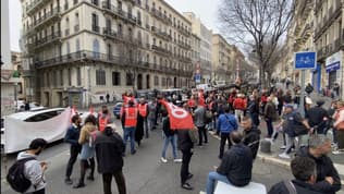 Des manifestants à Marseille, ce 21 mars 2023.