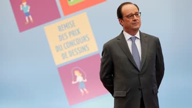 François Hollande, lors de la remise des prix d'un concours de dessins à l'Elysée.