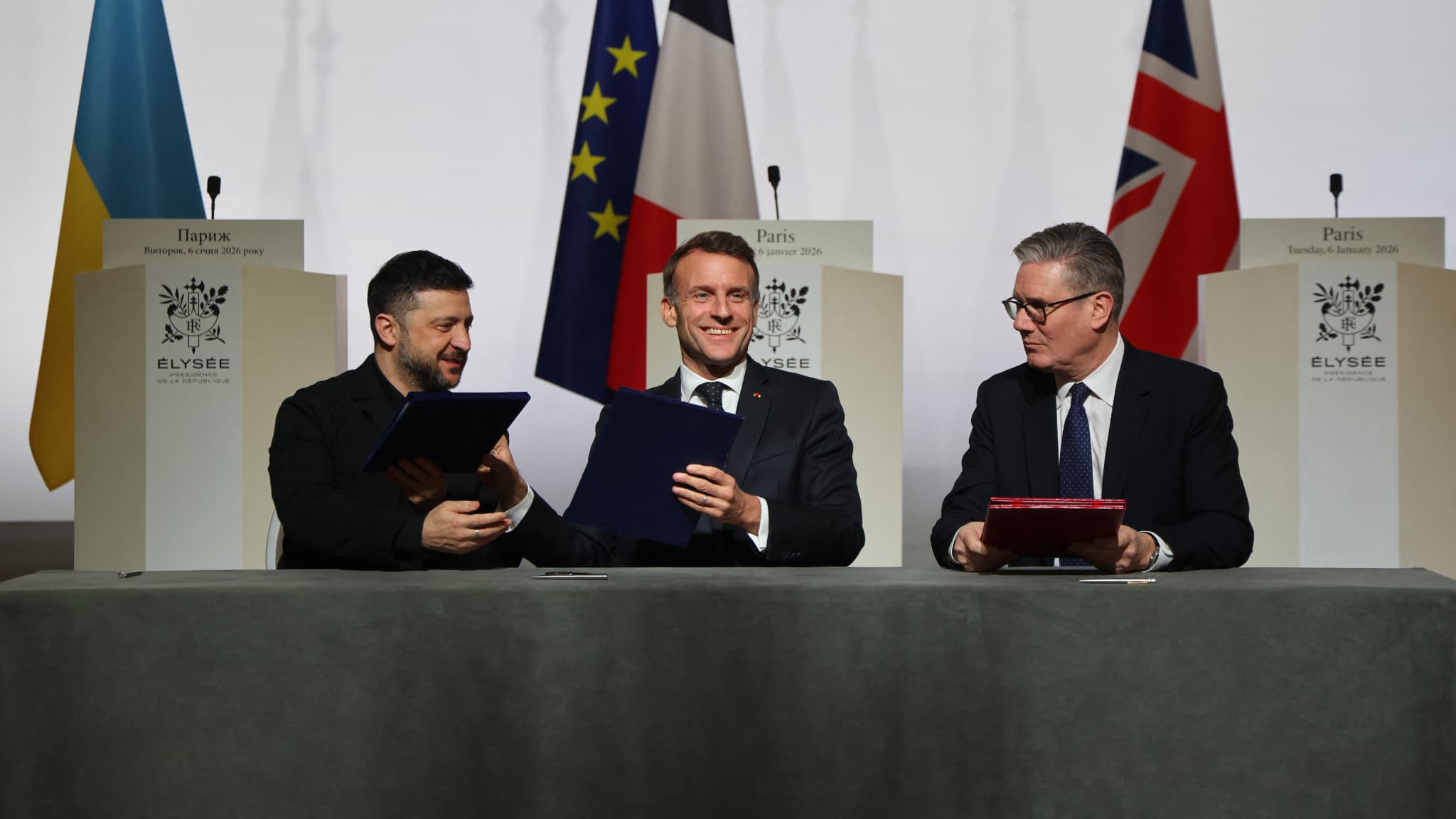 Guerre en Ukraine: Emmanuel Macron, Keir Starmer et Volodymyr Zelensky signent une déclaration d'intention sur le déploiement d'une force mulinationale en cas de cessez-le-feu