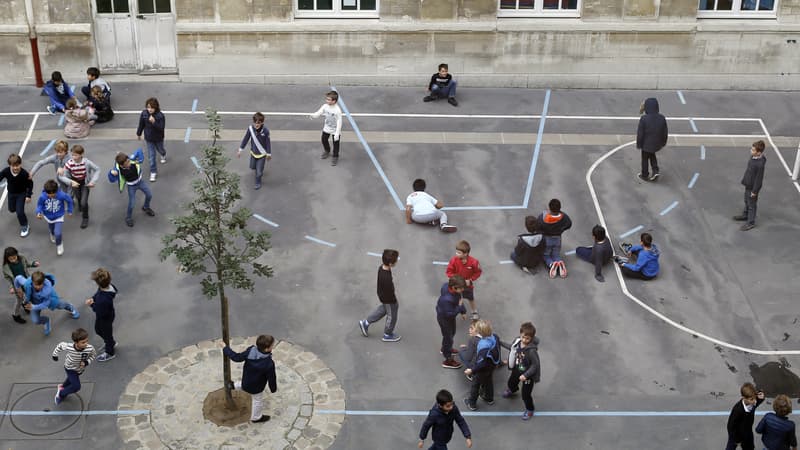 Des enfants dans une cour d'école parisienne, en octobre 2014. (photo d'illustration)