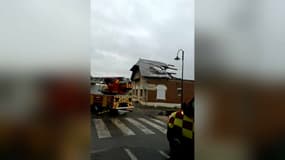La toiture d'une maison arrachée dans la Somme lors du passage de la tempête Amy
