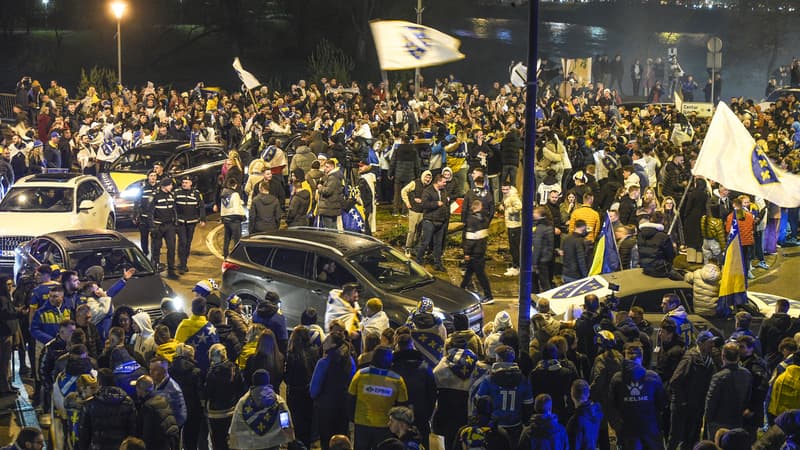 Supporters bosniens célébrant la qualification