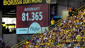 Les supporters de Dortmund contre le Bayer Leverkusen