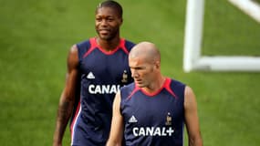 Djibril Cissé et Zinédine Zidane avec les Bleus.