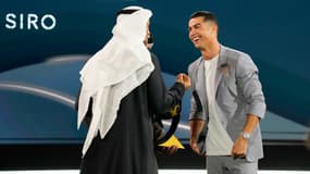 Cristiano Ronaldo en décembre 2024, au moment de recevoir le titre honorifique du "plus grand buteur de l'histoire" lors de la 15e édition du Globe Soccer Awards à Dubaï.