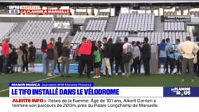 Marseille: le tifo participatif des South Winners déployé au Vélodorome pour l'arrivée de la flamme