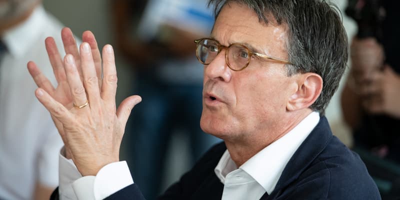 Le ministre des Outre-mer Manuel Valls le 1er mai 2025 en Nouvelle-Calédonie à Pouembout (photo d'illustration). 