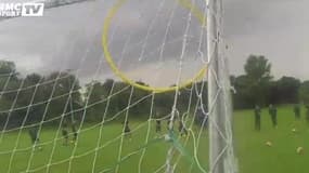 La frappe chirurgicale pleine lucarne du gardien d’Everton
